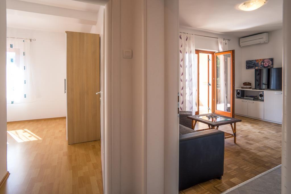 Apartments Iva Krk Town Exterior photo